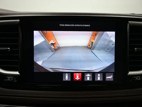 Used 2021 Chrysler Pacifica Touring-L image 25