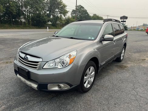 Used 2011 Subaru Outback 2.5i Limited AWD/4WD image 2