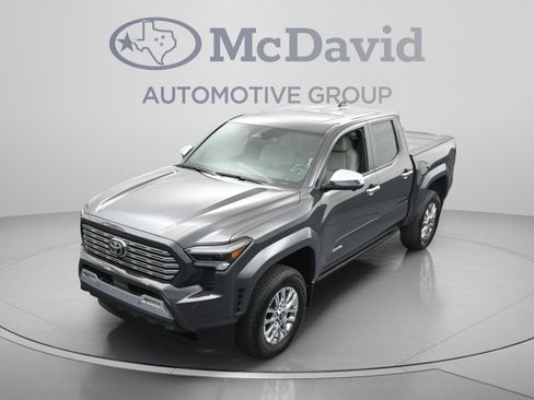 Used 2025 Toyota Tacoma Limited AWD/4WD image 35