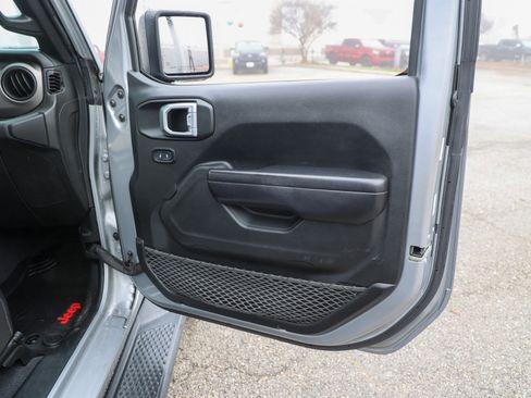 Used 2021 Jeep Gladiator Sport image 34