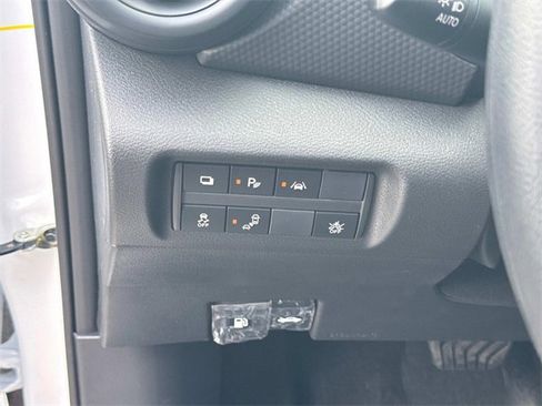 New 2025 Nissan Kicks Play S image 27
