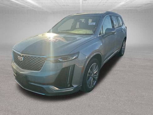 Certified 2025 Cadillac XT6 Premium Luxury image 2