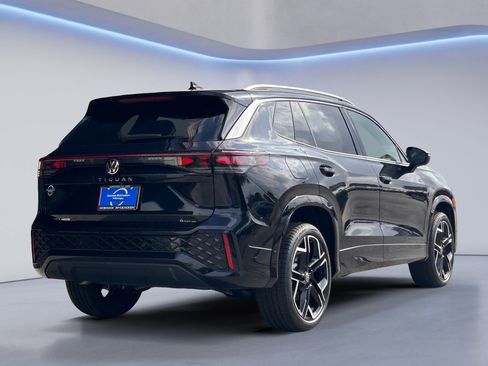 New 2026 Volkswagen Tiguan SEL R-Line AWD/4WD image 5