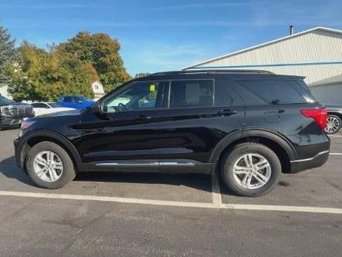 Used 2023 Ford Explorer XLT image 5