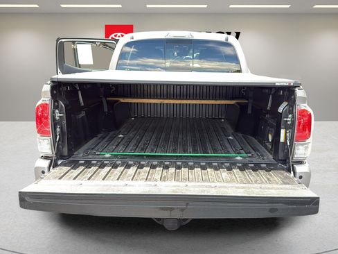 Used 2021 Toyota Tacoma TRD Off-Road w/ Technology Package AWD/4WD image 16