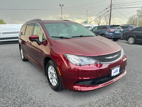 Used 2021 Chrysler Voyager Lxi image 4