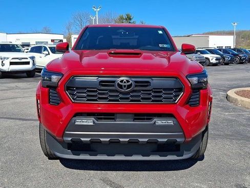 Used 2025 Toyota Tacoma TRD Sport AWD/4WD image 2