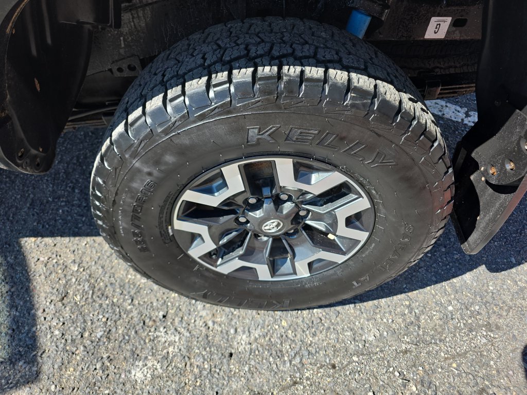 Used 2019 Toyota Tacoma TRD Off-Road w/ Technology Package AWD/4WD image 41