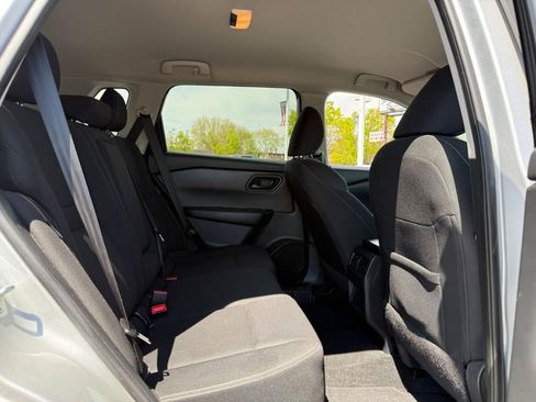 Used 2024 Nissan Rogue S FWD image 9