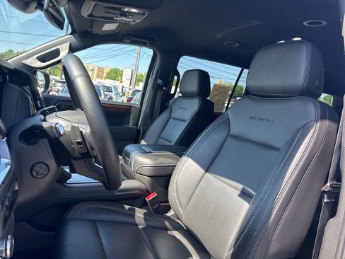 Used 2025 GMC Yukon XL Denali AWD/4WD image 14