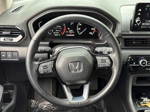 Used 2025 Honda Pilot Touring image 18