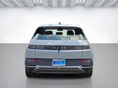 Certified 2024 Hyundai Ioniq 5 SEL RWD image 5