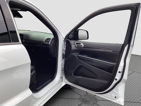 Used 2020 Jeep Grand Cherokee Limited X image 30