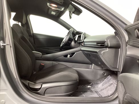 Certified 2025 Hyundai Elantra Sport image 25