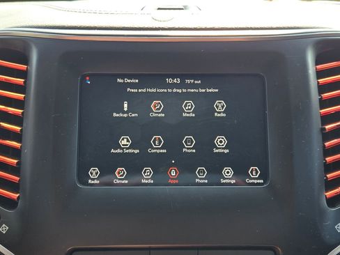 Used 2019 Jeep Cherokee Latitude w/ Popular Appearance Group FWD image 5