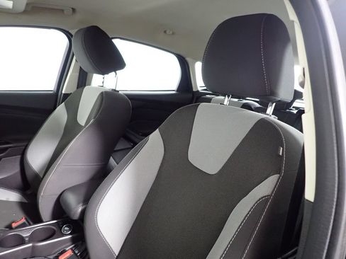 Used 2014 Ford Focus SE w/ SE Sport Package FWD image 21