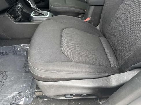 Used 2020 Jeep Renegade Altitude FWD image 13