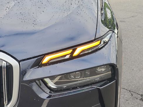 Certified 2024 BMW X7 xDrive40i w/ M Sport Package AWD/4WD image 9