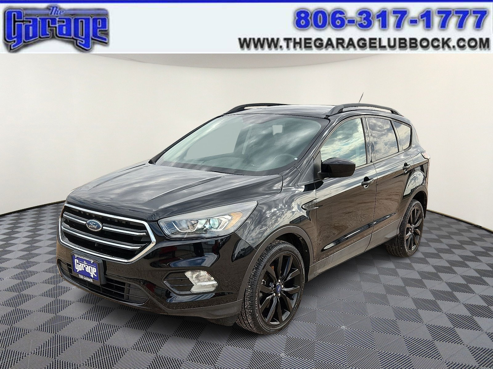Used 2018 Ford Escape SE w/ SE Sport Appearance Package FWD image 1
