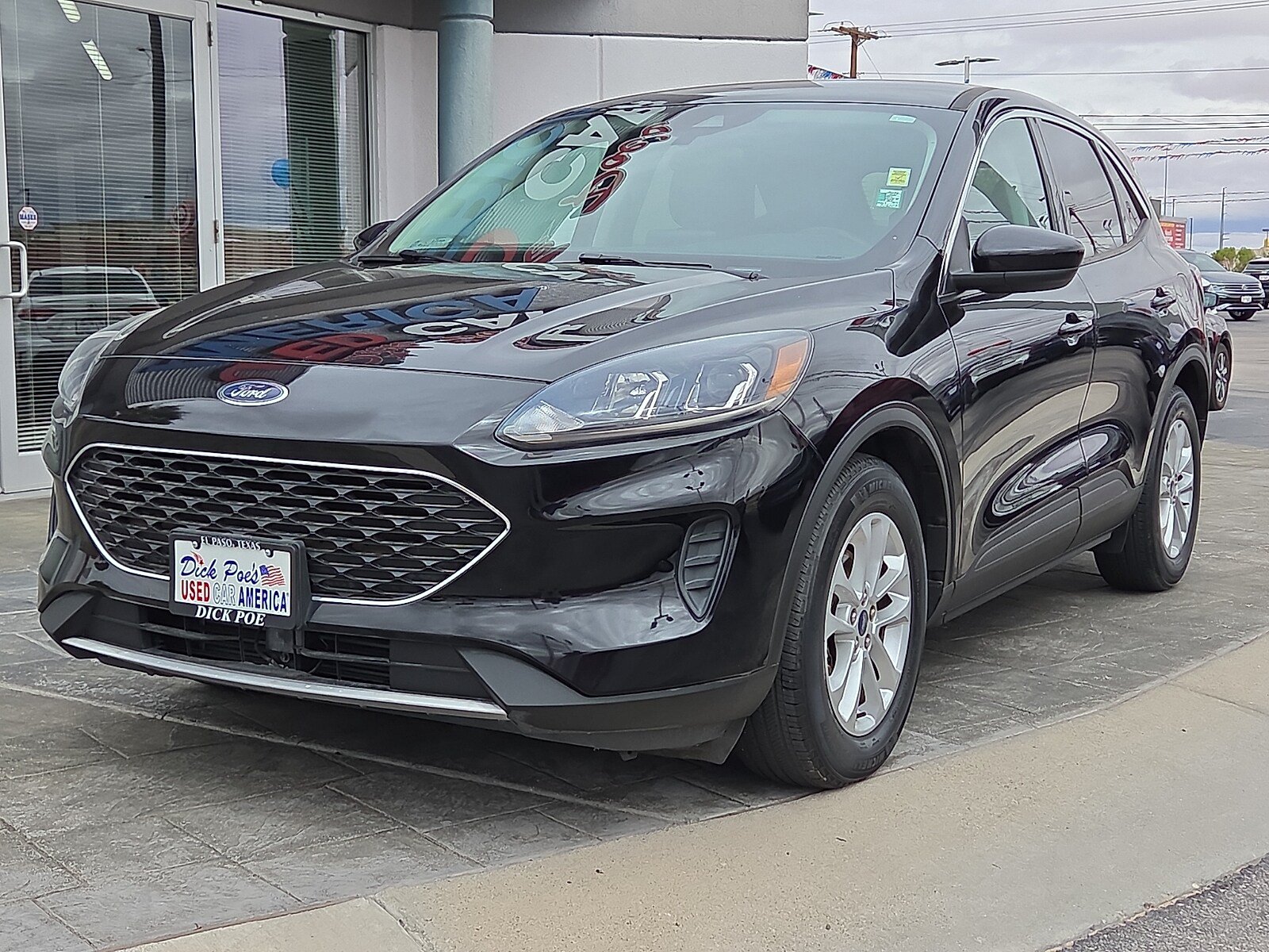 Used 2021 Ford Escape SE FWD image 2