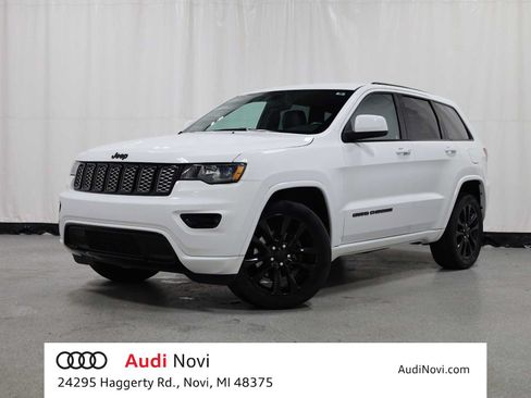 Used 2018 Jeep Grand Cherokee Altitude AWD/4WD image 1