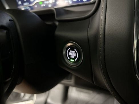 Used 2023 Chevrolet Suburban High Country image 16