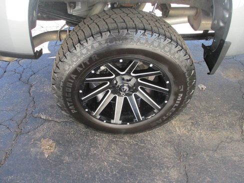 Used 2025 Chevrolet Silverado 1500 LT image 13