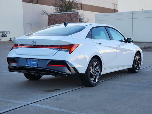 New 2026 Hyundai Elantra Limited FWD image 4