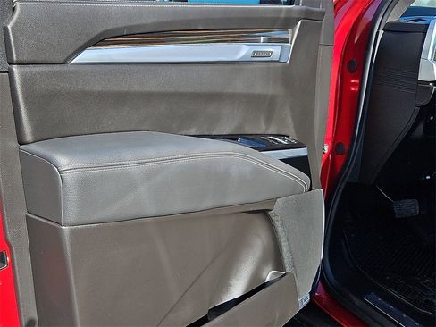 Used 2025 Cadillac Escalade Luxury image 21