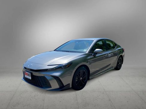 Used 2026 Toyota Camry SE w/ Convenience Package FWD image 4