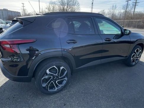 New 2026 Chevrolet Trax RS w/ Sunroof Package image 2