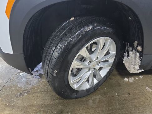 Used 2023 Chevrolet TrailBlazer LS image 31