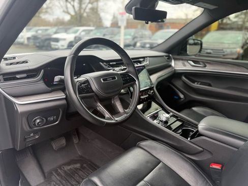 Used 2022 Jeep Grand Cherokee Overland w/ Luxury Tech Group IV image 14