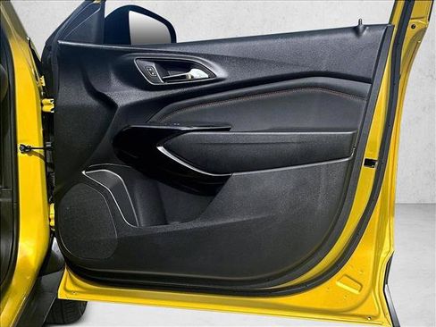 Used 2025 Chevrolet Trax RS FWD image 19