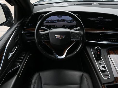 Used 2023 Cadillac Escalade Luxury AWD/4WD image 9
