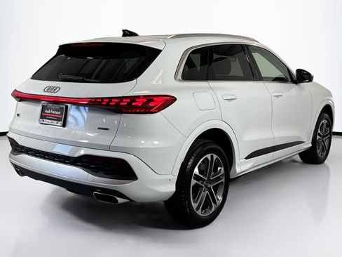 Used 2025 Audi Q5 Premium w/ Convenience Package image 5