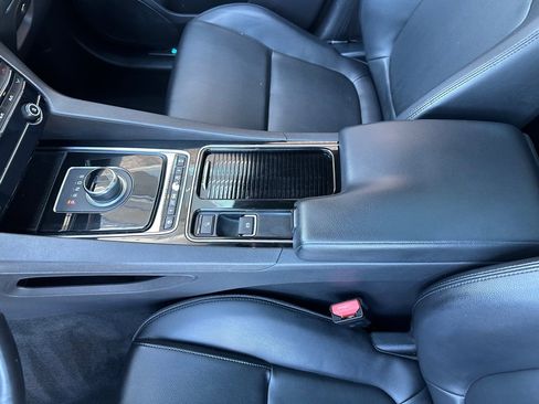 Used 2019 Jaguar F-PACE Premium image 11