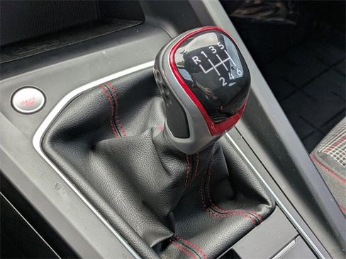 Used 2022 Volkswagen GTI SE image 15