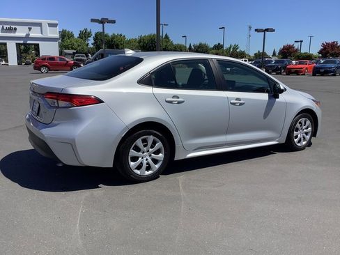 Used 2023 Toyota Corolla LE image 31