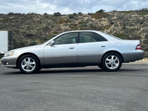 Used 2001 Lexus ES 330 image 9