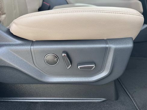 Used 2024 Ford Expedition Limited image 14