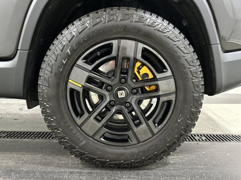 Used 2024 Rivian R1T Adventure AWD/4WD image 10