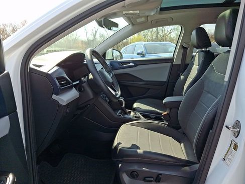 Certified 2023 Volkswagen Taos SE w/ Panoramic Sunroof Package image 13