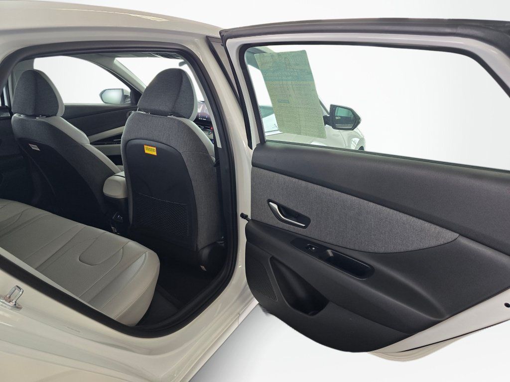 New 2026 Hyundai Elantra Limited FWD image 36