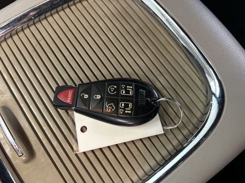 Used 2019 Dodge Grand Caravan SXT FWD image 12