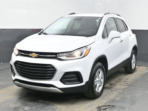 Used 2019 Chevrolet Trax LT w/ LT Convenience Package image 3