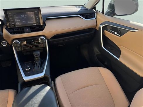 Used 2021 Toyota RAV4 XLE image 10