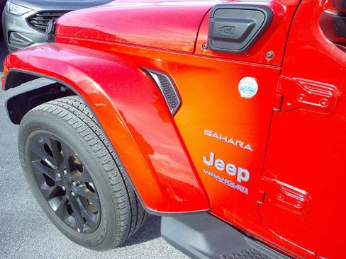 Used 2022 Jeep Wrangler Unlimited Sahara image 6