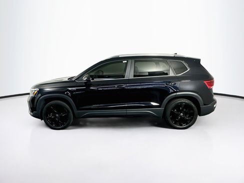 Used 2023 Volkswagen Taos SE w/ Black Wheel Package FWD image 4