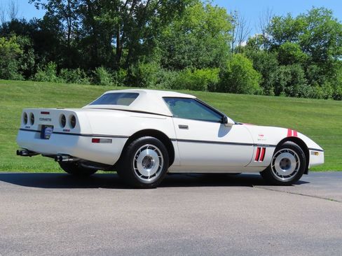 Used 1987 Chevrolet Corvette Convertible RWD image 3